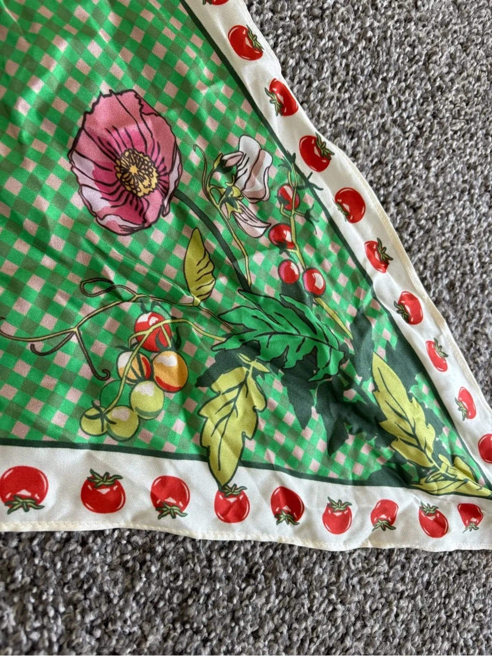 Vera Bradley Fall Spring Summer Green Gingham Tomato Vines Diamond Silk Scarf